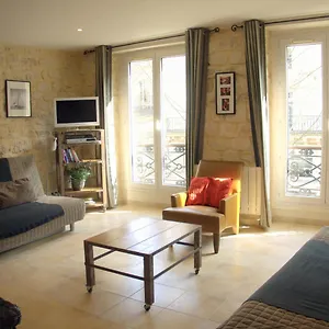Clair Et Lumineux Au Centre De Apartamento París